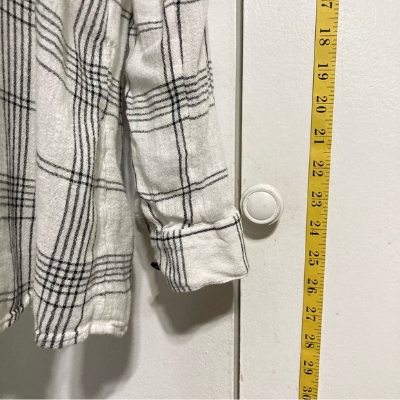 J. JILL Linen Blend Button Plaid Pullover Top Roll Tab Sleeves Womens Medium - Picture 8 of 9